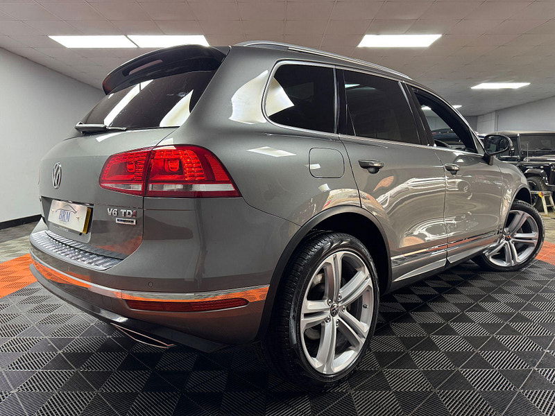 Volkswagen Touareg 3.0 TDI V6 BlueMotion Tech R-Line Tiptronic 4WD Euro 6 (s/s) 5dr 5dr Automatic 2025