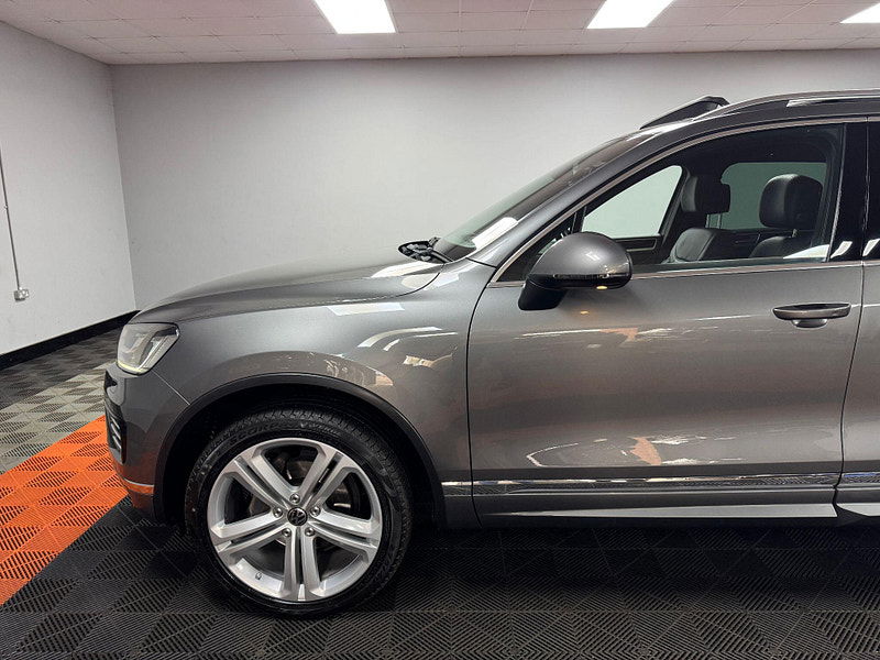 Volkswagen Touareg 3.0 TDI V6 BlueMotion Tech R-Line Tiptronic 4WD Euro 6 (s/s) 5dr 5dr Automatic 2025