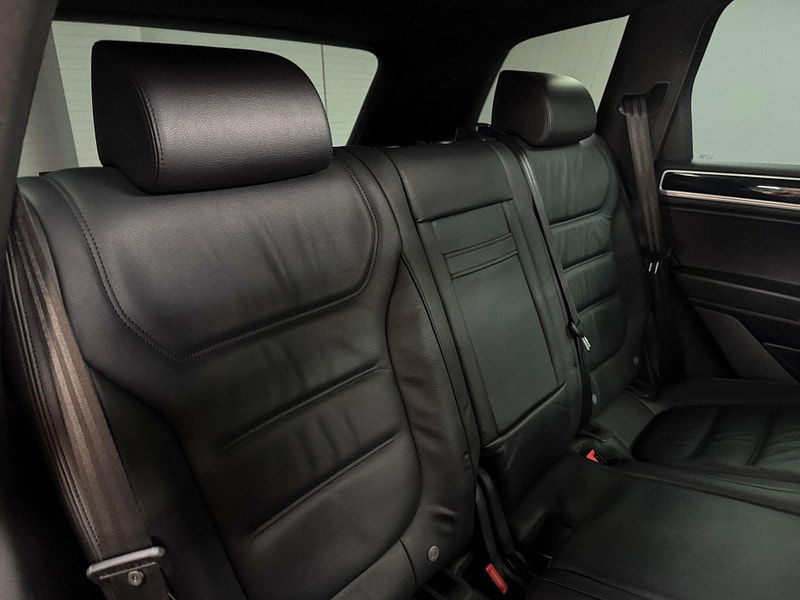 Volkswagen Touareg 3.0 TDI V6 BlueMotion Tech R-Line Tiptronic 4WD Euro 6 (s/s) 5dr 5dr Automatic 2025