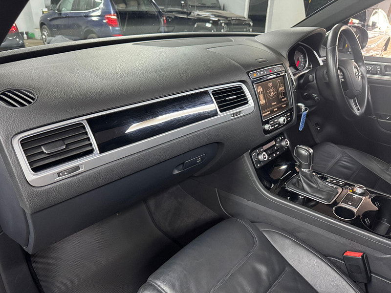 Volkswagen Touareg 3.0 TDI V6 BlueMotion Tech R-Line Tiptronic 4WD Euro 6 (s/s) 5dr 5dr Automatic 2025