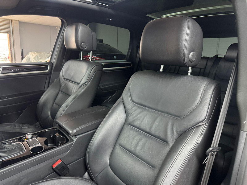 Volkswagen Touareg 3.0 TDI V6 BlueMotion Tech R-Line Tiptronic 4WD Euro 6 (s/s) 5dr 5dr Automatic 2025