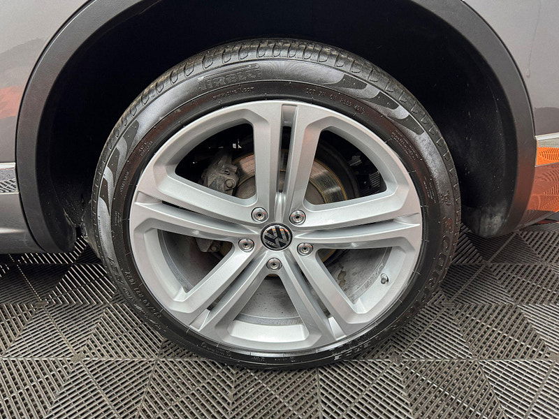 Volkswagen Touareg 3.0 TDI V6 BlueMotion Tech R-Line Tiptronic 4WD Euro 6 (s/s) 5dr 5dr Automatic 2025