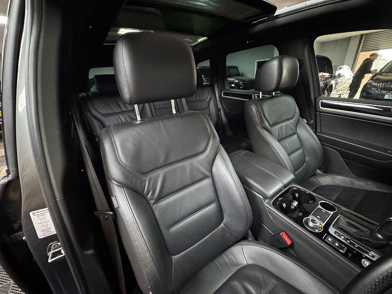 Volkswagen Touareg 3.0 TDI V6 BlueMotion Tech R-Line Tiptronic 4WD Euro 6 (s/s) 5dr 5dr Automatic 2025