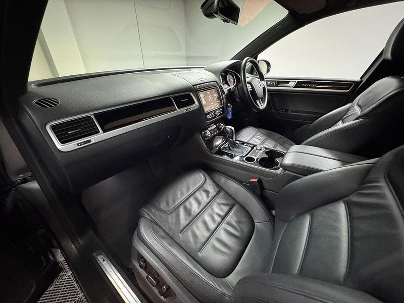 Volkswagen Touareg 3.0 TDI V6 BlueMotion Tech R-Line Tiptronic 4WD Euro 6 (s/s) 5dr 5dr Automatic 2025