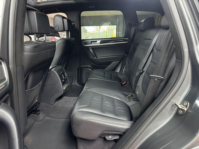 Volkswagen Touareg 3.0 TDI V6 BlueMotion Tech R-Line Tiptronic 4WD Euro 6 (s/s) 5dr 5dr Automatic 2025