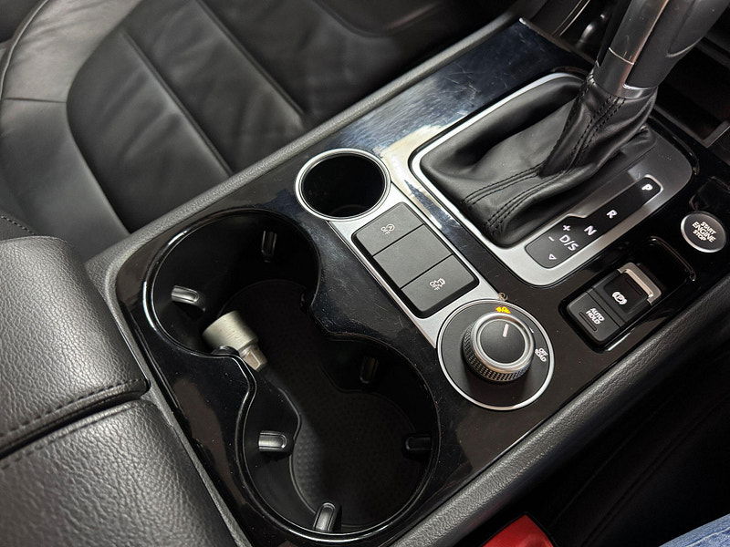 Volkswagen Touareg 3.0 TDI V6 BlueMotion Tech R-Line Tiptronic 4WD Euro 6 (s/s) 5dr 5dr Automatic 2025