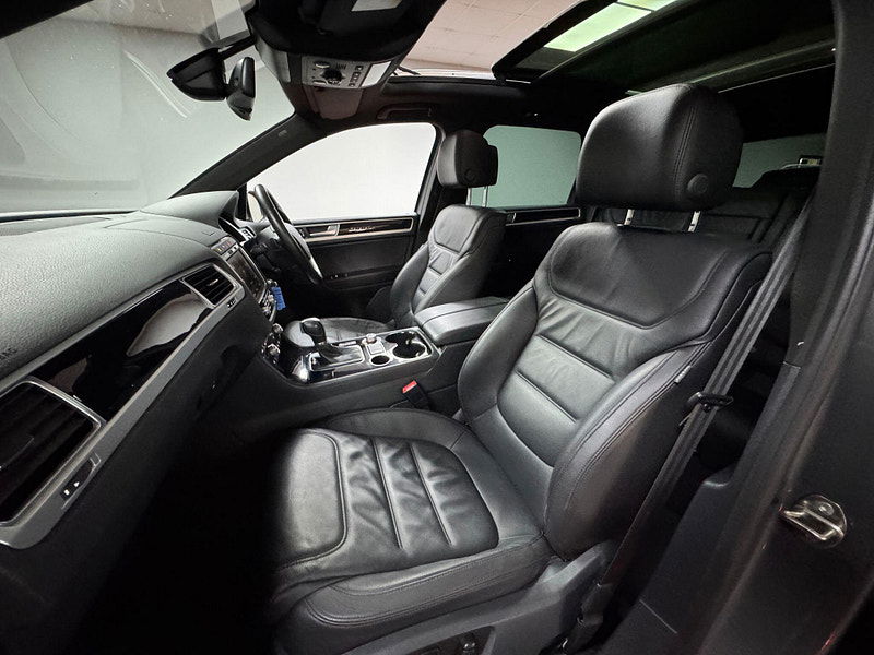 Volkswagen Touareg 3.0 TDI V6 BlueMotion Tech R-Line Tiptronic 4WD Euro 6 (s/s) 5dr 5dr Automatic 2025