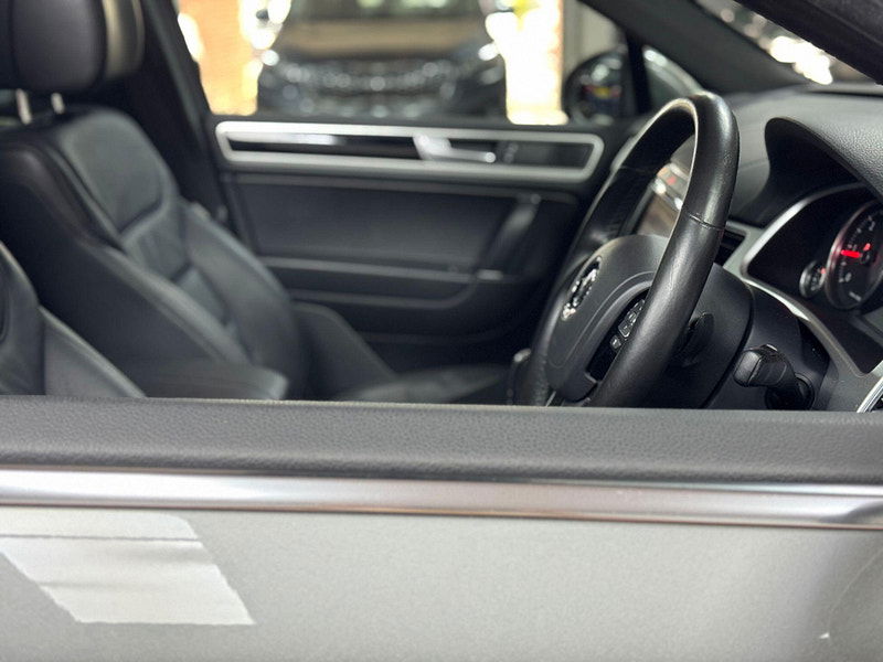 Volkswagen Touareg 3.0 TDI V6 BlueMotion Tech R-Line Tiptronic 4WD Euro 6 (s/s) 5dr 5dr Automatic 2025