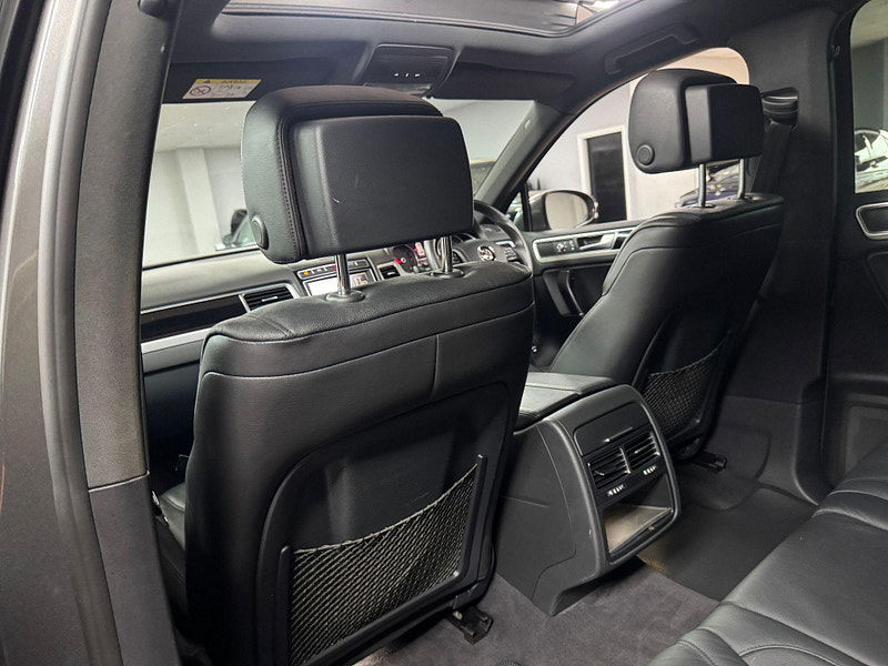 Volkswagen Touareg 3.0 TDI V6 BlueMotion Tech R-Line Tiptronic 4WD Euro 6 (s/s) 5dr 5dr Automatic 2025