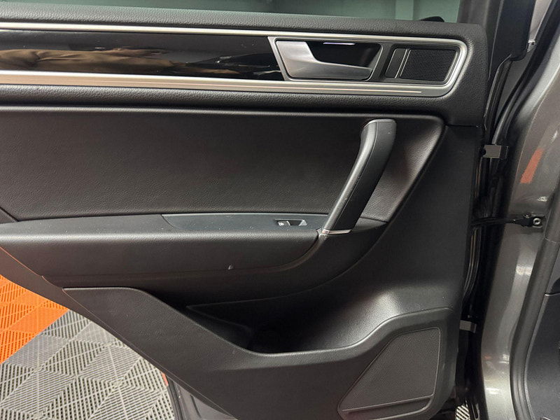 Volkswagen Touareg 3.0 TDI V6 BlueMotion Tech R-Line Tiptronic 4WD Euro 6 (s/s) 5dr 5dr Automatic 2025