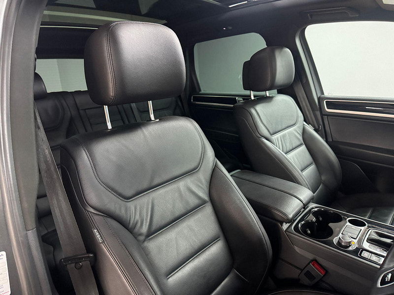 Volkswagen Touareg 3.0 TDI V6 BlueMotion Tech R-Line Tiptronic 4WD Euro 6 (s/s) 5dr 5dr Automatic 2025