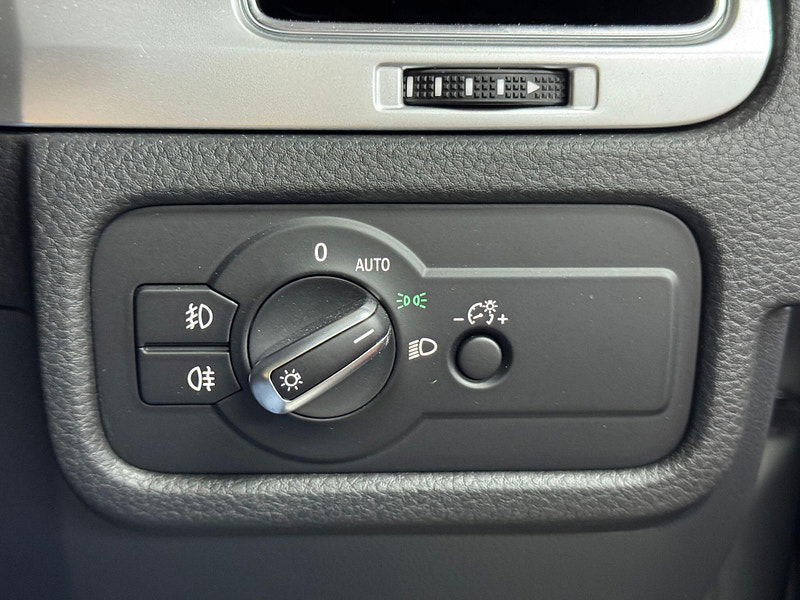 Volkswagen Touareg 3.0 TDI V6 BlueMotion Tech R-Line Tiptronic 4WD Euro 6 (s/s) 5dr 5dr Automatic 2025