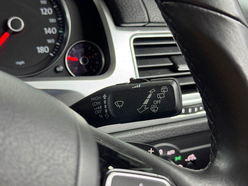 Volkswagen Touareg 3.0 TDI V6 BlueMotion Tech R-Line Tiptronic 4WD Euro 6 (s/s) 5dr 5dr Automatic 2025