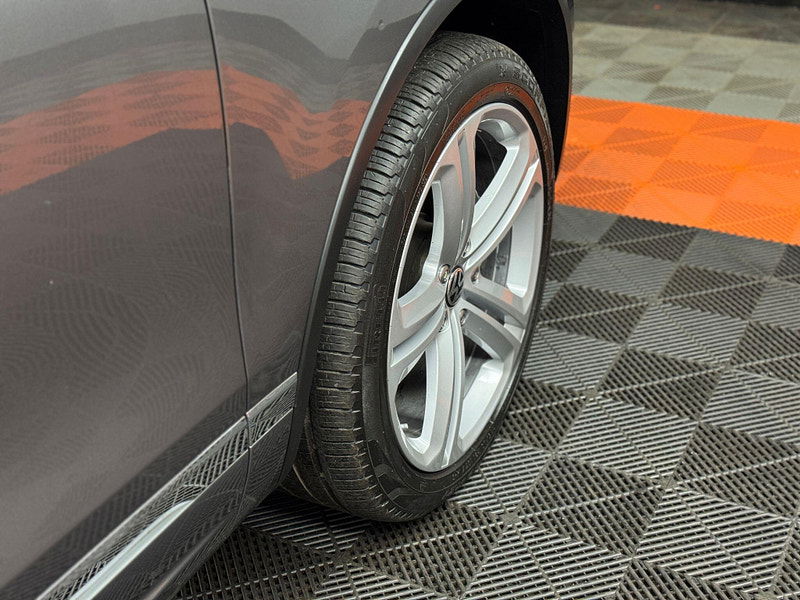 Volkswagen Touareg 3.0 TDI V6 BlueMotion Tech R-Line Tiptronic 4WD Euro 6 (s/s) 5dr 5dr Automatic 2025