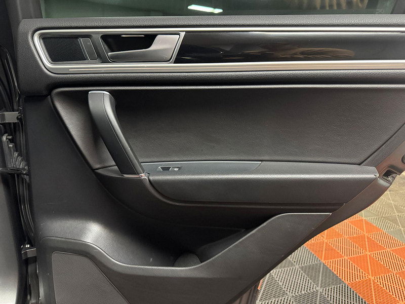 Volkswagen Touareg 3.0 TDI V6 BlueMotion Tech R-Line Tiptronic 4WD Euro 6 (s/s) 5dr 5dr Automatic 2025