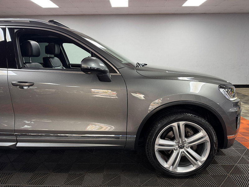 Volkswagen Touareg 3.0 TDI V6 BlueMotion Tech R-Line Tiptronic 4WD Euro 6 (s/s) 5dr 5dr Automatic 2025