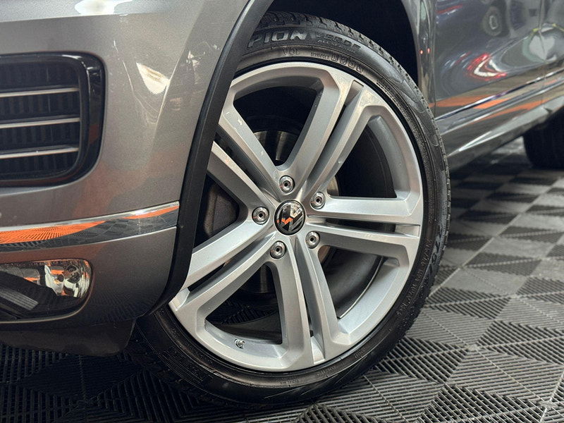 Volkswagen Touareg 3.0 TDI V6 BlueMotion Tech R-Line Tiptronic 4WD Euro 6 (s/s) 5dr 5dr Automatic 2025