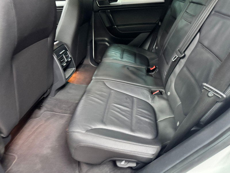 Volkswagen Touareg 3.0 TDI V6 BlueMotion Tech R-Line Tiptronic 4WD Euro 6 (s/s) 5dr 5dr Automatic 2026