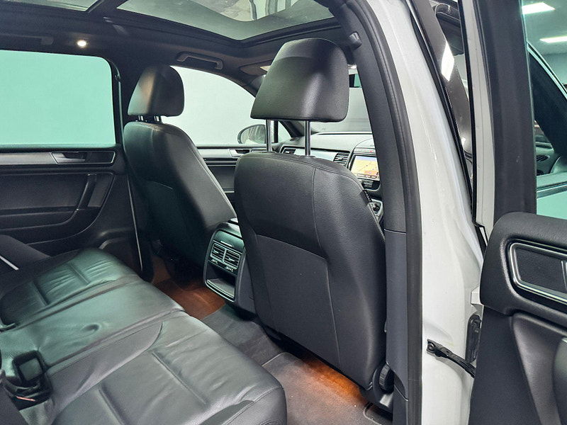 Volkswagen Touareg 3.0 TDI V6 BlueMotion Tech R-Line Tiptronic 4WD Euro 6 (s/s) 5dr 5dr Automatic 2026