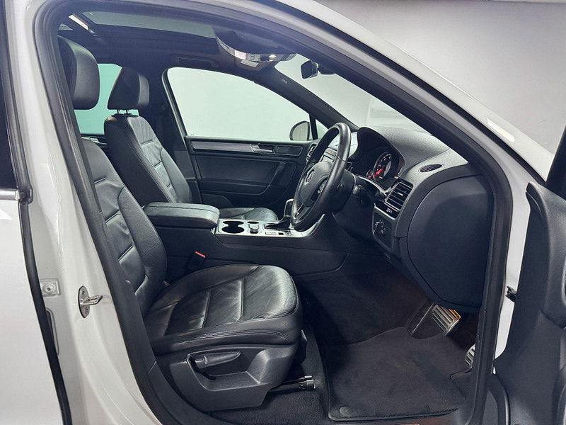 Volkswagen Touareg 3.0 TDI V6 BlueMotion Tech R-Line Tiptronic 4WD Euro 6 (s/s) 5dr 5dr Automatic 2026