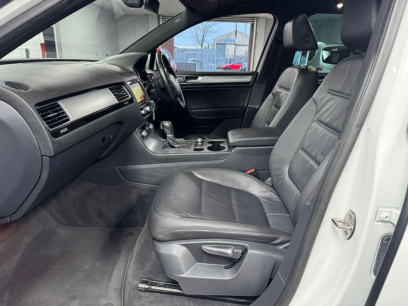 Volkswagen Touareg 3.0 TDI V6 BlueMotion Tech R-Line Tiptronic 4WD Euro 6 (s/s) 5dr 5dr Automatic 2026