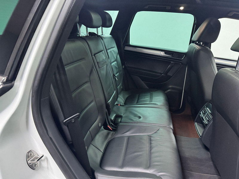 Volkswagen Touareg 3.0 TDI V6 BlueMotion Tech R-Line Tiptronic 4WD Euro 6 (s/s) 5dr 5dr Automatic 2026