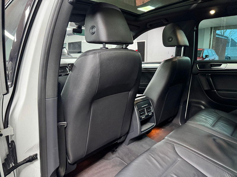 Volkswagen Touareg 3.0 TDI V6 BlueMotion Tech R-Line Tiptronic 4WD Euro 6 (s/s) 5dr 5dr Automatic 2026