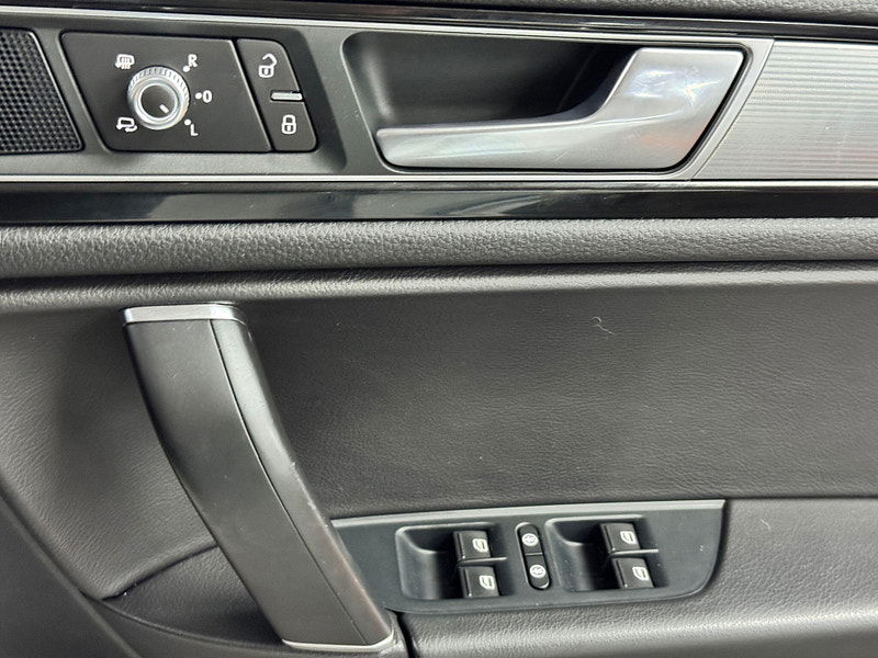 Volkswagen Touareg 3.0 TDI V6 BlueMotion Tech R-Line Tiptronic 4WD Euro 6 (s/s) 5dr 5dr Automatic 2026