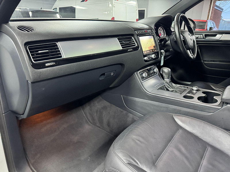 Volkswagen Touareg 3.0 TDI V6 BlueMotion Tech R-Line Tiptronic 4WD Euro 6 (s/s) 5dr 5dr Automatic 2026