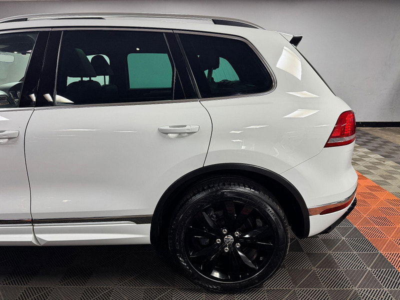 Volkswagen Touareg 3.0 TDI V6 BlueMotion Tech R-Line Tiptronic 4WD Euro 6 (s/s) 5dr 5dr Automatic 2026