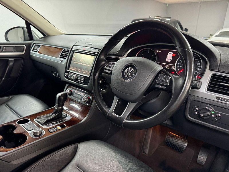 Volkswagen Touareg 3.0 TDI V6 BlueMotion Tech SE Tiptronic 4WD Euro 6 (s/s) 5dr 5dr Automatic 2025