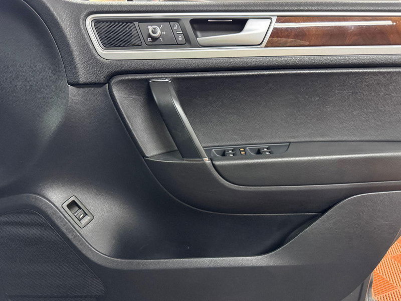 Volkswagen Touareg 3.0 TDI V6 BlueMotion Tech SE Tiptronic 4WD Euro 6 (s/s) 5dr 5dr Automatic 2025