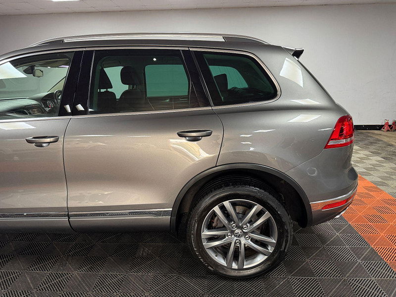 Volkswagen Touareg 3.0 TDI V6 BlueMotion Tech SE Tiptronic 4WD Euro 6 (s/s) 5dr 5dr Automatic 2025