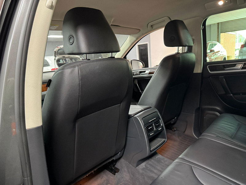 Volkswagen Touareg 3.0 TDI V6 BlueMotion Tech SE Tiptronic 4WD Euro 6 (s/s) 5dr 5dr Automatic 2025