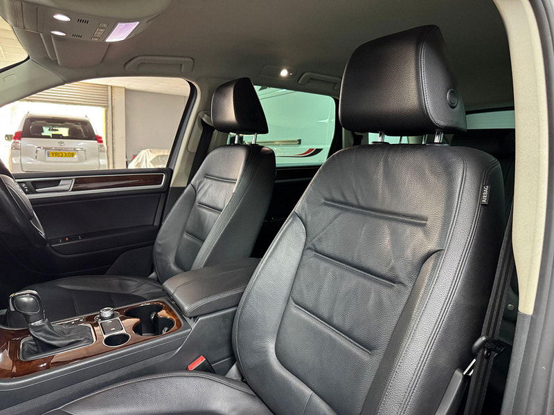 Volkswagen Touareg 3.0 TDI V6 BlueMotion Tech SE Tiptronic 4WD Euro 6 (s/s) 5dr 5dr Automatic 2025