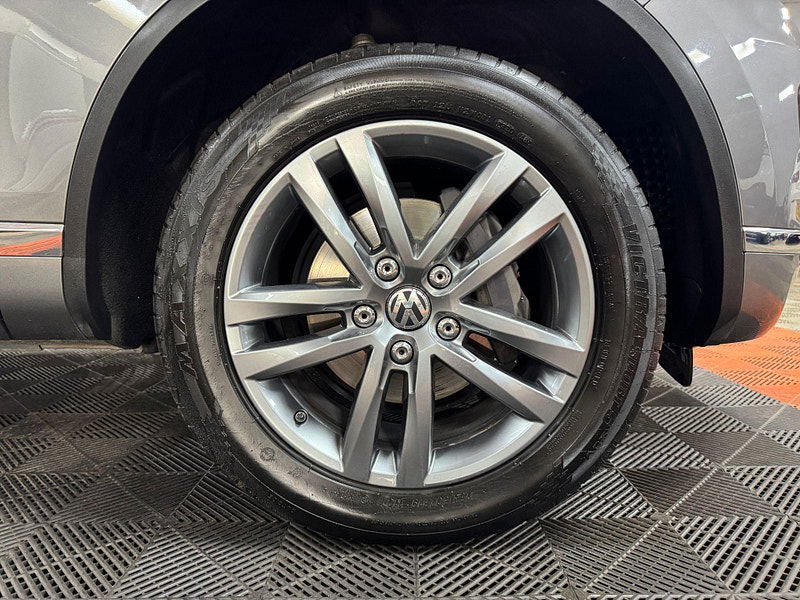 Volkswagen Touareg 3.0 TDI V6 BlueMotion Tech SE Tiptronic 4WD Euro 6 (s/s) 5dr 5dr Automatic 2025