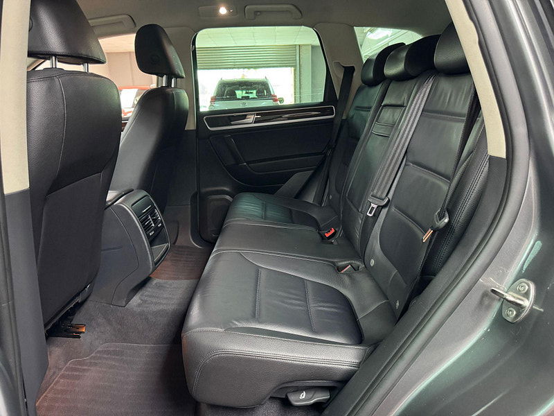 Volkswagen Touareg 3.0 TDI V6 BlueMotion Tech SE Tiptronic 4WD Euro 6 (s/s) 5dr 5dr Automatic 2025
