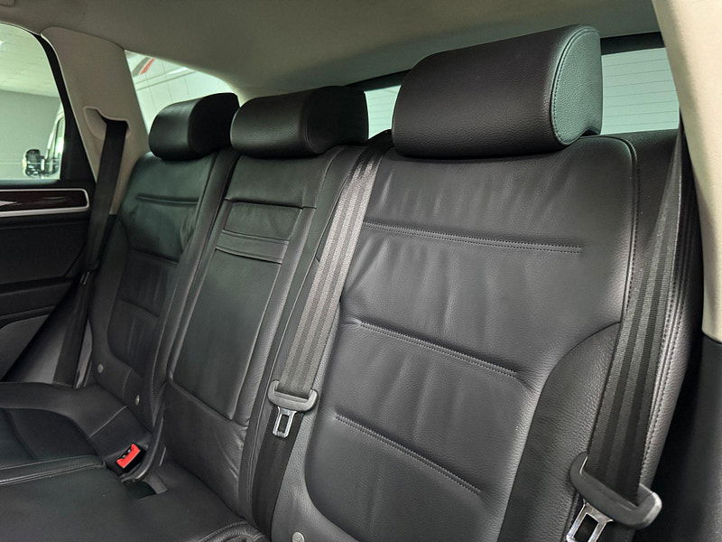 Volkswagen Touareg 3.0 TDI V6 BlueMotion Tech SE Tiptronic 4WD Euro 6 (s/s) 5dr 5dr Automatic 2025