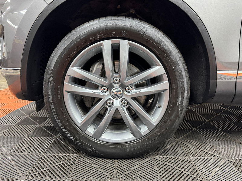 Volkswagen Touareg 3.0 TDI V6 BlueMotion Tech SE Tiptronic 4WD Euro 6 (s/s) 5dr 5dr Automatic 2025