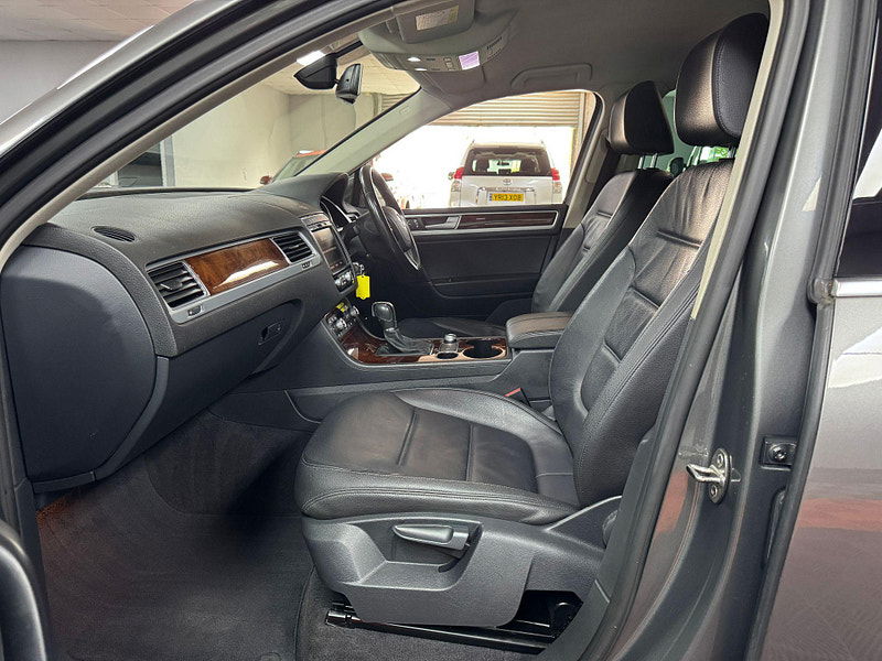 Volkswagen Touareg 3.0 TDI V6 BlueMotion Tech SE Tiptronic 4WD Euro 6 (s/s) 5dr 5dr Automatic 2025