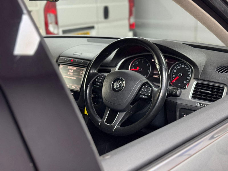 Volkswagen Touareg 3.0 TDI V6 BlueMotion Tech SE Tiptronic 4WD Euro 6 (s/s) 5dr 5dr Automatic 2025
