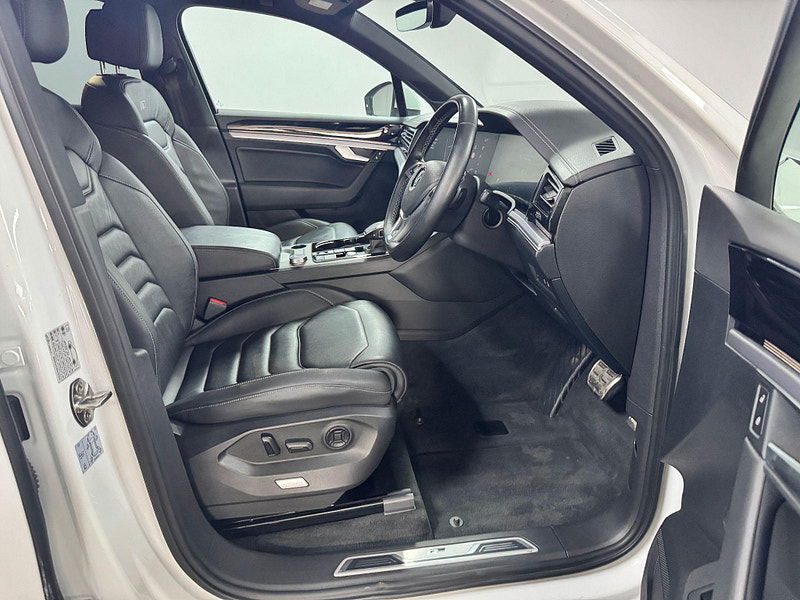 Volkswagen Touareg 3.0 TDI V6 R-Line Tiptronic 4Motion Euro 6 (s/s) 5dr 5dr Automatic 2025