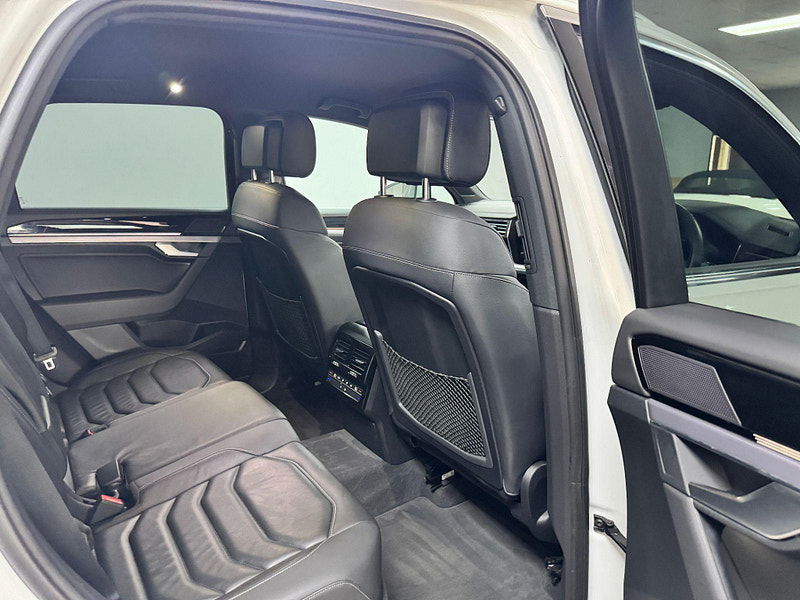 Volkswagen Touareg 3.0 TDI V6 R-Line Tiptronic 4Motion Euro 6 (s/s) 5dr 5dr Automatic 2025