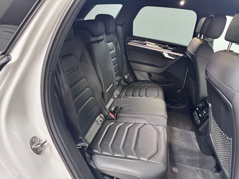 Volkswagen Touareg 3.0 TDI V6 R-Line Tiptronic 4Motion Euro 6 (s/s) 5dr 5dr Automatic 2025