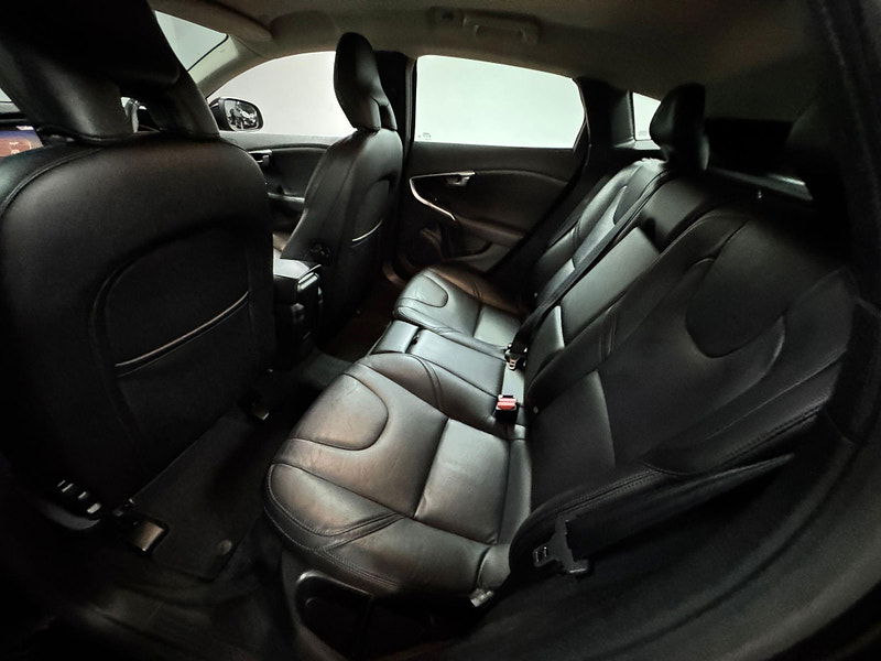 Volvo V40 2.0 D2 Inscription Euro 6 (s/s) 5dr 5dr Manual 2025