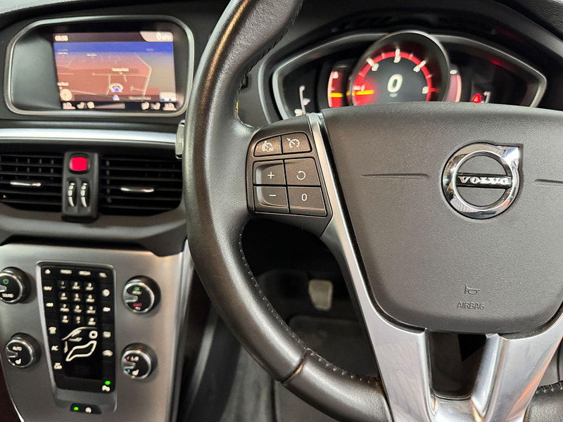 Volvo V40 2.0 D2 Inscription Euro 6 (s/s) 5dr 5dr Manual 2025