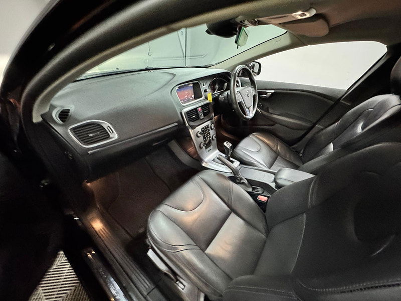 Volvo V40 2.0 D2 Inscription Euro 6 (s/s) 5dr 5dr Manual 2025
