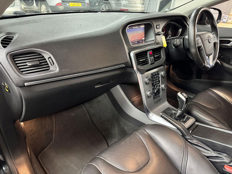 Volvo V40 2.0 D2 Inscription Euro 6 (s/s) 5dr 5dr Manual 2025