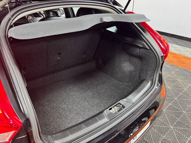 Volvo V40 2.0 D2 Inscription Euro 6 (s/s) 5dr 5dr Manual 2025