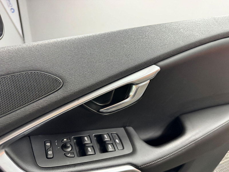 Volvo V40 2.0 D2 Inscription Euro 6 (s/s) 5dr 5dr Manual 2025